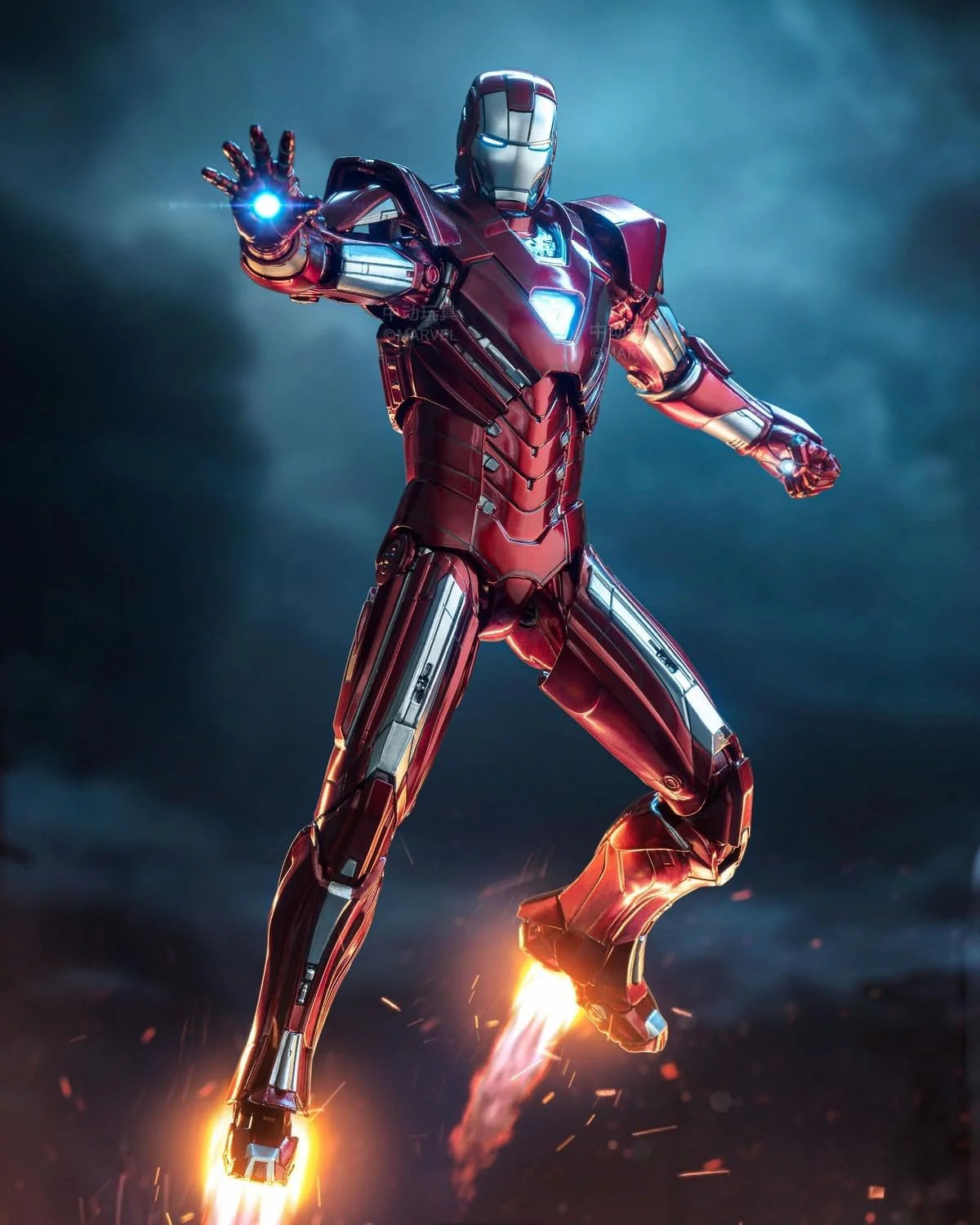 Iron Man Armor 33 1/10 Scale Collectible Figure – Marvel Silver Centurion Model
