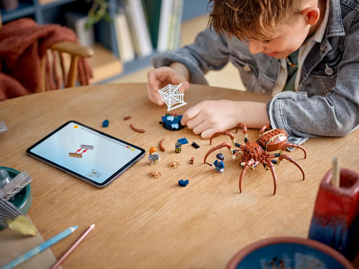 Harry Potter and Ron Weasley LEGO minifigures with Aragog spider