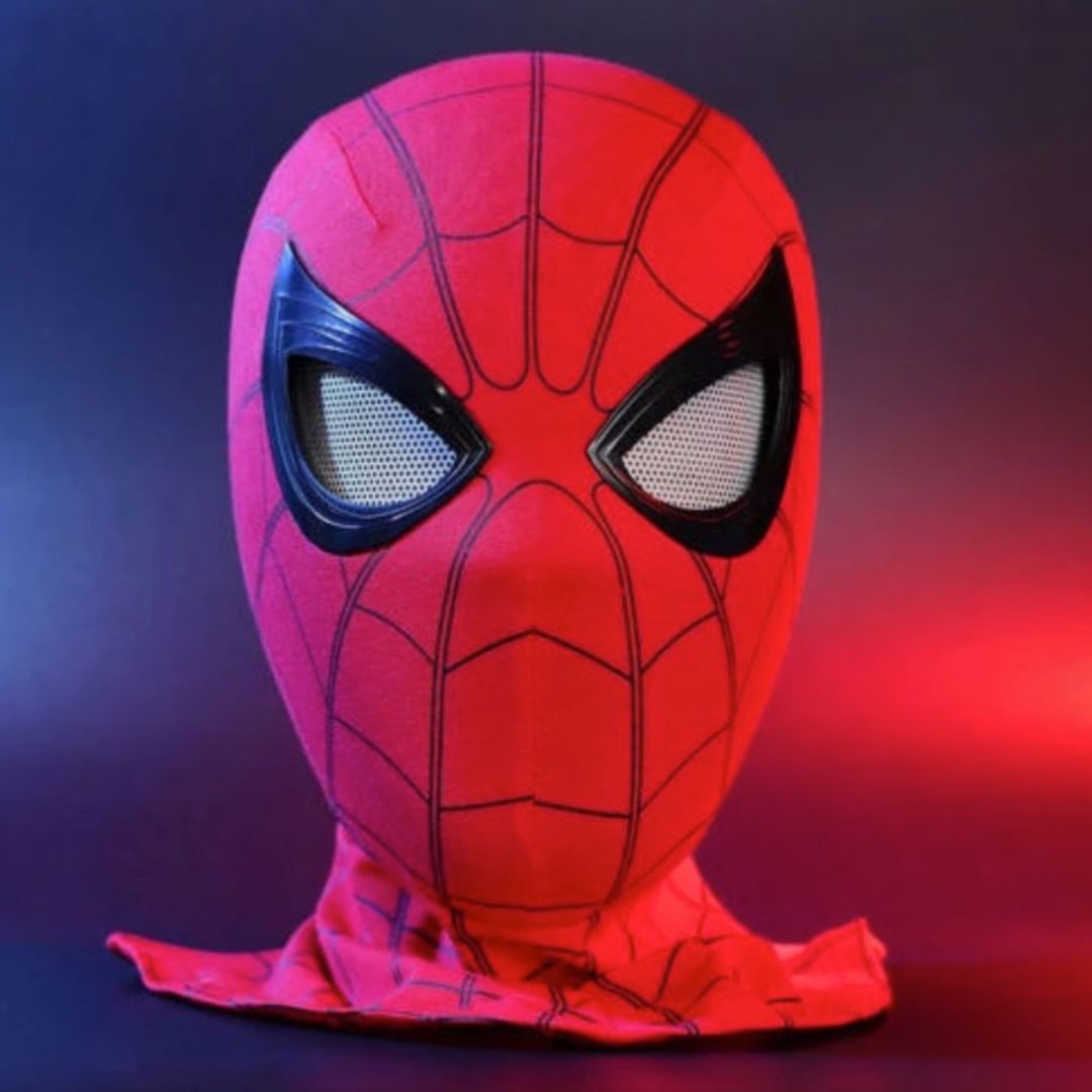 Spider-Man cosplay mask with flickering LED eyes and remote control”