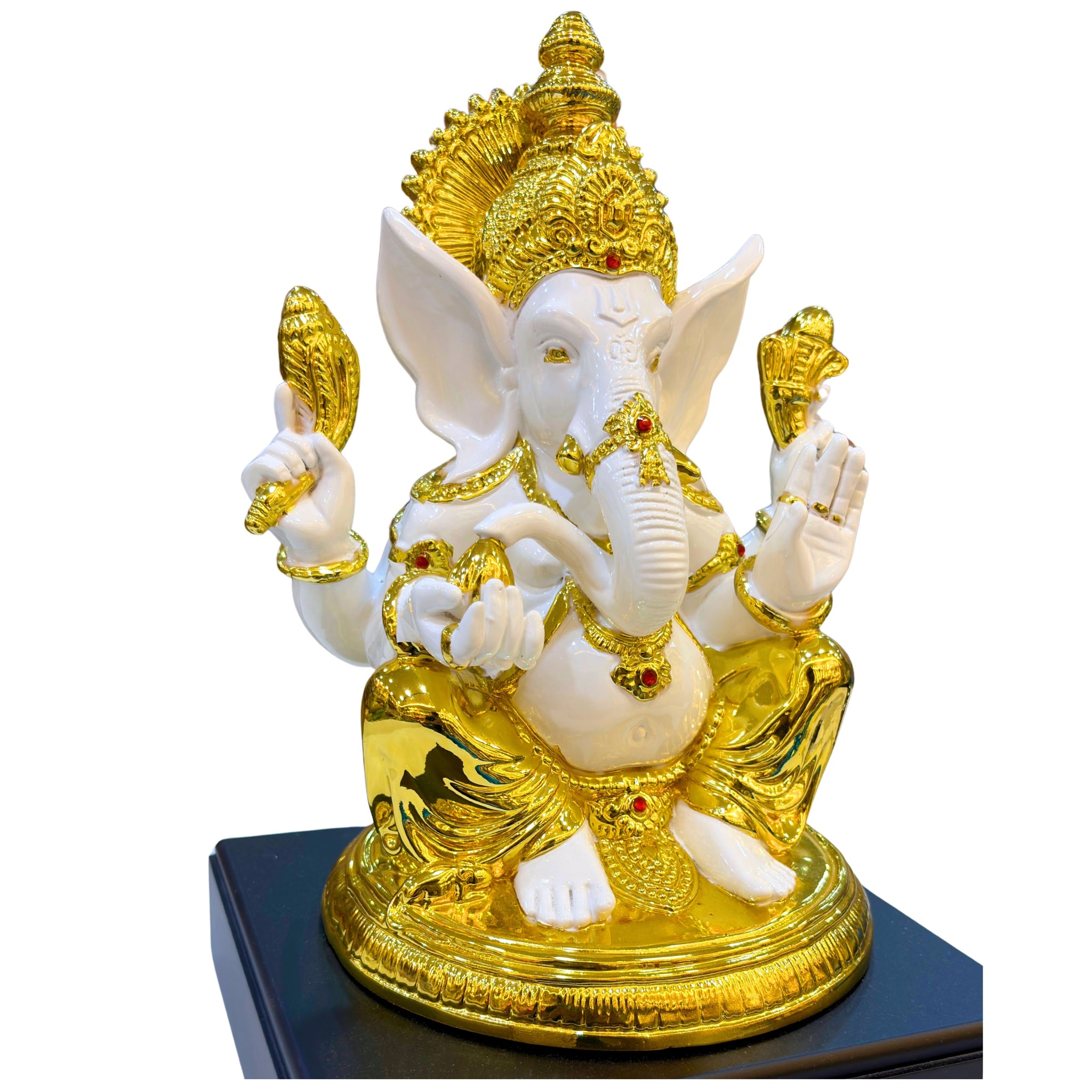 “Elegant white and gold Ganesha idol made of high-quality resin – symbol of prosperity and wisdom.”